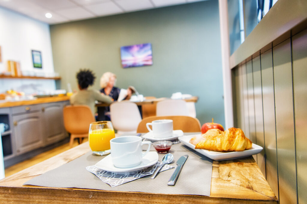 hotel-victor-hugo-petit-dejeuner